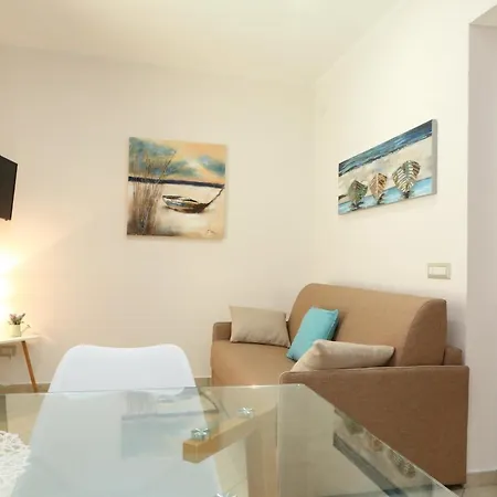 La Casetta Del Borgo تْشيفالو